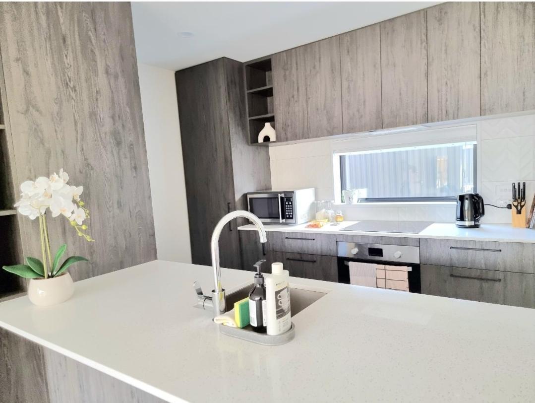 Addington Townhouse With Carpark 8Mins Walk To Hagley Park South Villa Christchurch Exterior photo