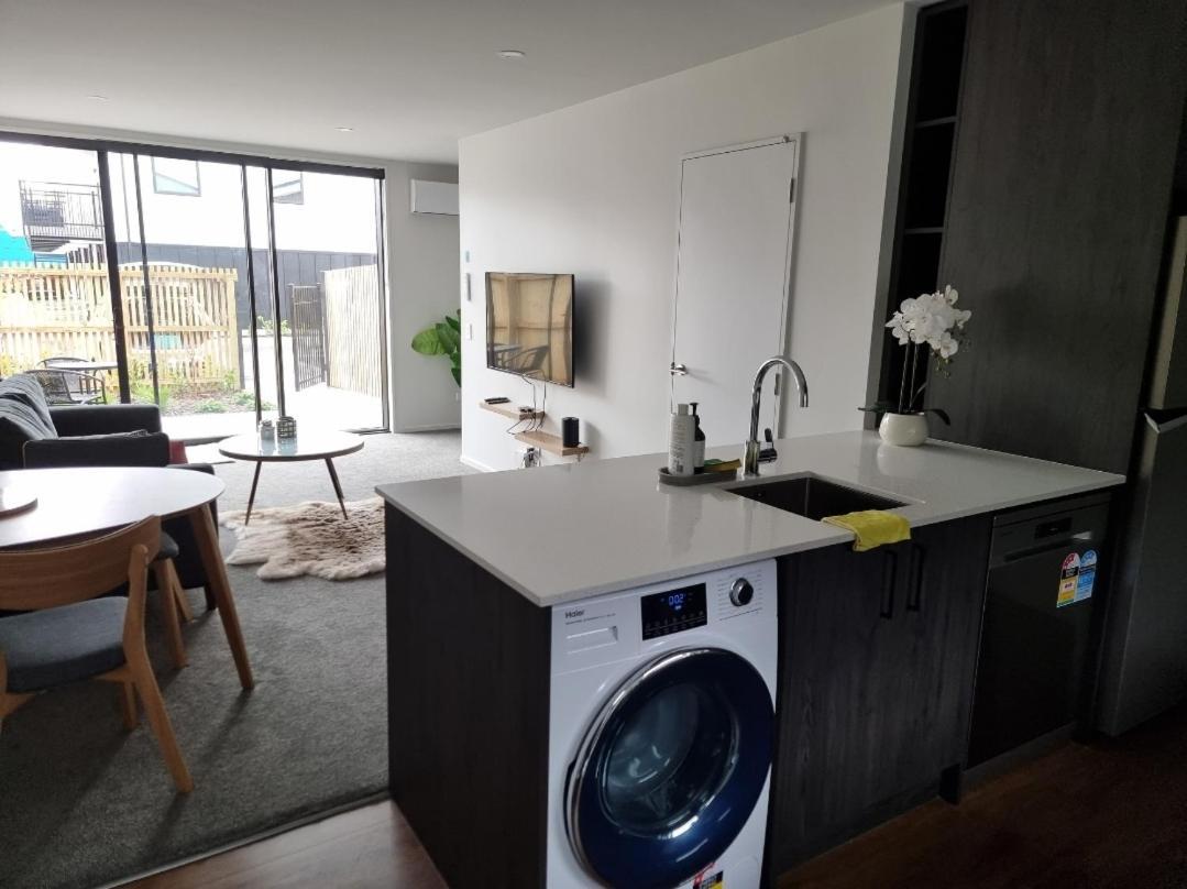 Addington Townhouse With Carpark 8Mins Walk To Hagley Park South Villa Christchurch Room photo